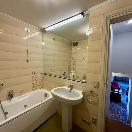 Il Giardino Segreto Di Monty Don Sul Canal Grande Apartament