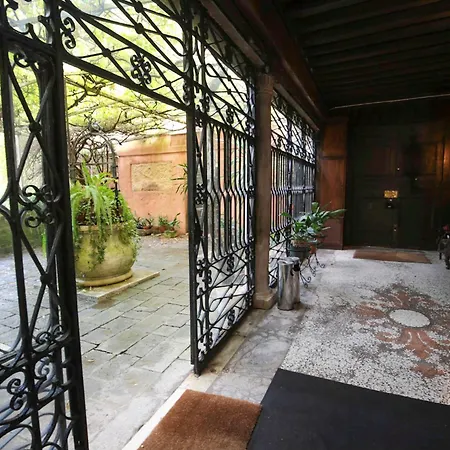 Il Giardino Segreto Di Monty Don Sul Canal Grande