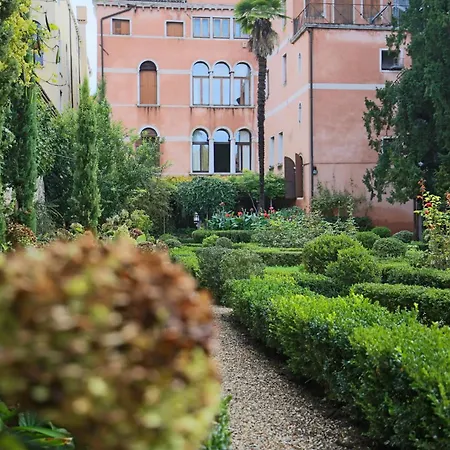 Il Giardino Segreto Di Monty Don Sul Canal Grande * Венеция