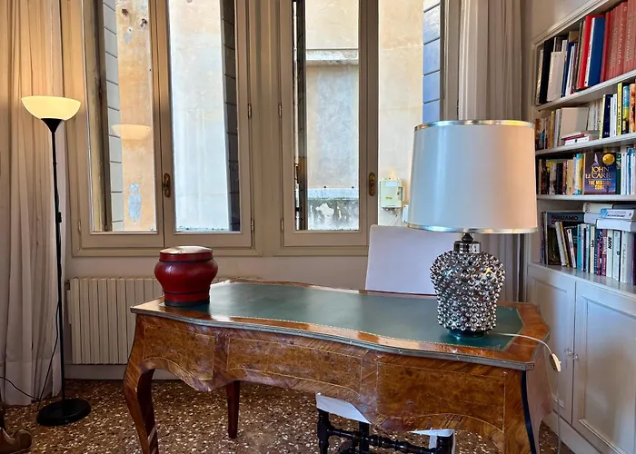 Il Giardino Segreto Di Monty Don Sul Canal Grande Venedik