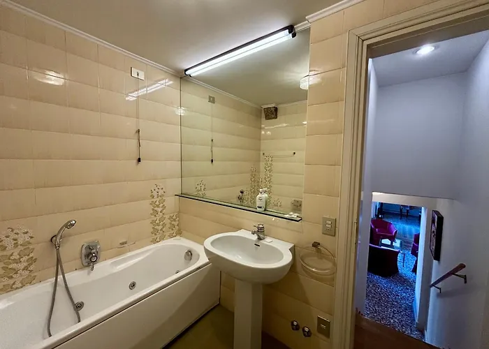 Il Giardino Segreto Di Monty Don Sul Canal Grande Daire