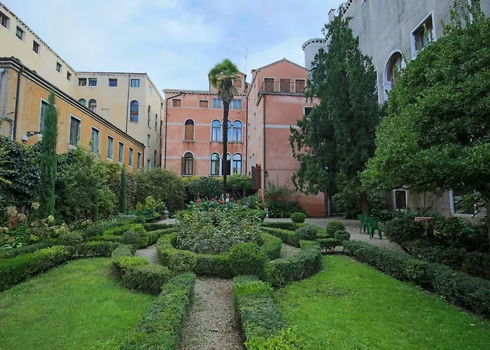 Il Giardino Segreto Di Monty Don Sul Canal Grande