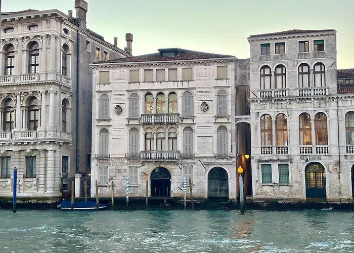 Il Giardino Segreto Di Monty Don Sul Canal Grande * Venedik
